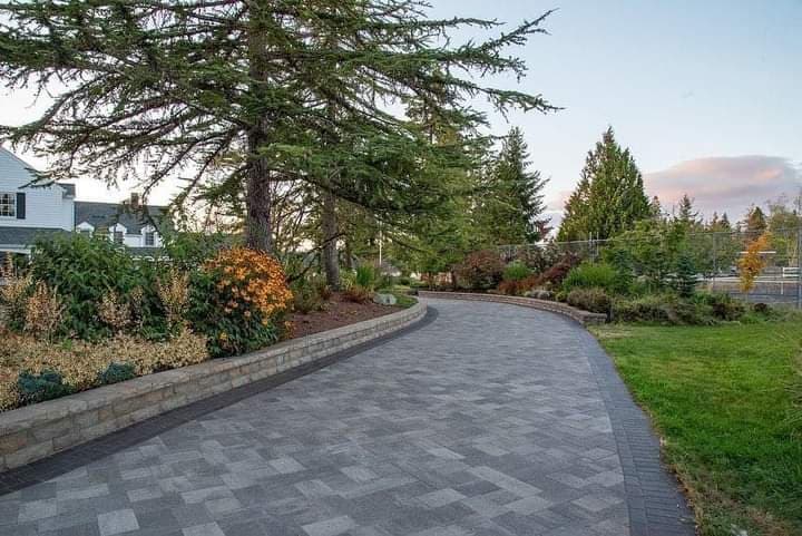 picture of a newly installed paver driveway with gray textured pavers