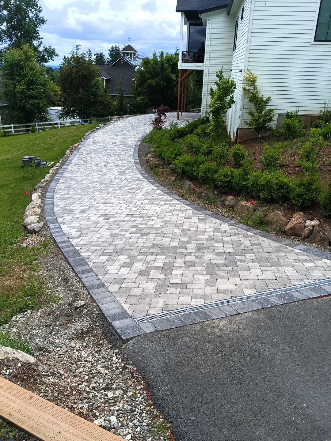 picture of a newly installed paver driveway with gray textured pavers